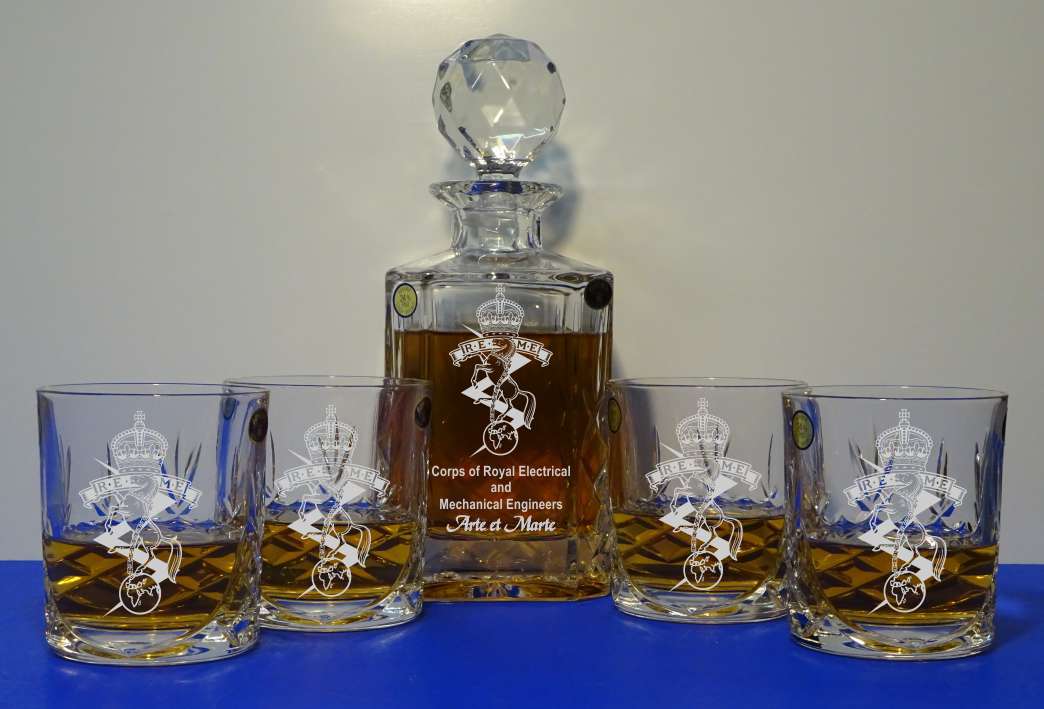 5 PIECE WHISKY SET - ENGRAVED SQUARE DECANTER & 4 ENGRAVED WHISKY GLASSES