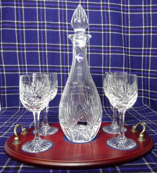 SPECIAL - EDINBURGH CRYSTAL WINE DECANTER & 4 WINE GLASSES ON PERSONALISED DISPLAY TRAY