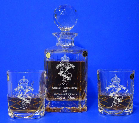 3 PIECE WHISKY SET - ENGRAVED SQUARE DECANTER & 2 ENGRAVED WHISKY GLASSES