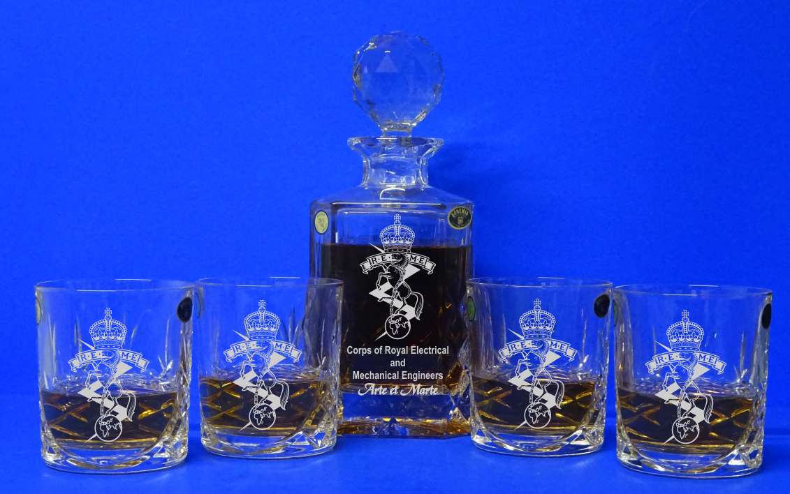 5 PIECE WHISKY SET - ENGRAVED SQUARE DECANTER & 4 ENGRAVED WHISKY GLASSES